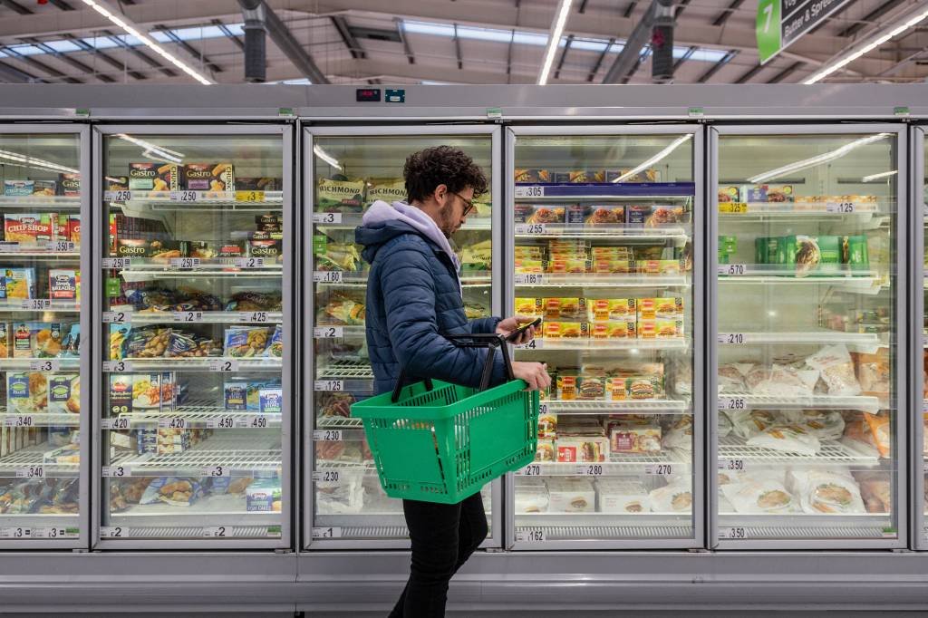 Supermercado: saiba como driblar os efeitos da inflação sobre os hábitos de consumo pessoais (Reprodução/Getty Images)