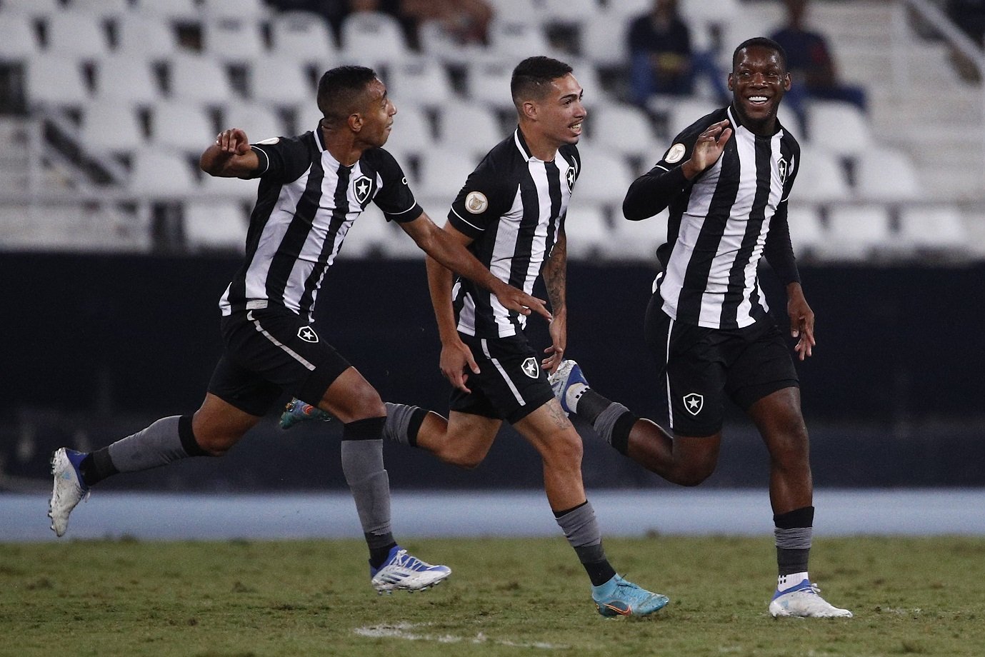 Onde Assistir O Jogo Botafogo X Internacional Hoje, Sábado, 12, Pelo ...