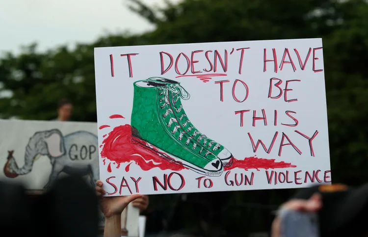 Protesto contra as armas de fogo nos EUA: manifestações ocorrem após massacre em escola que chocou o país (Paul Morigi/Getty Images)