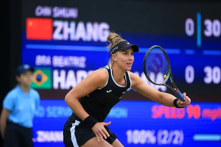 BIRMINGHAM: Beatriz Haddad venceu semifinal e final do campeonato neste domingo. (Stephen Pond/Getty Images)