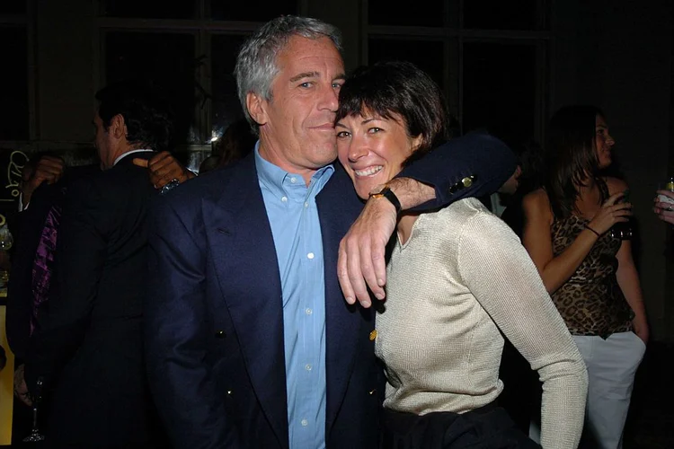 Jeffrey Epstein e Ghislaine Maxwell: parceira de Epstein foi condenada a 20 anos de prisão por exploração sexual (Joe Schildhorn/Patrick McMullan/Getty Images)