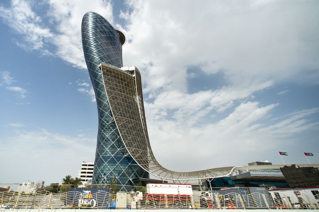Abu Dhabi tem torre mais 'torta' do que a de Pisa