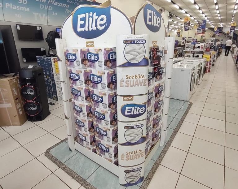 Pilha de papel higiênico da marca Elite numa loja da Casas Bahia: oferta em mais de 100 lojas da varejista na Grande São Paulo (Divulgação/Divulgação)