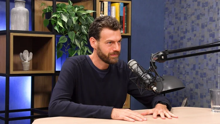 Pedro Zemel, CEO do Grupo SBF, durante gravação do talk show no estúdio da EXAME (Exame/Reprodução)