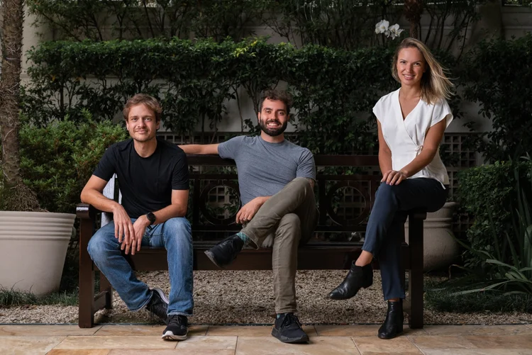 Bruno Lucas, André Bernardes, e Ludmila Pontremolez, sócios da Zippi: fintech dos autônomos captou US$ 16 milhões (Zippi/Divulgação)