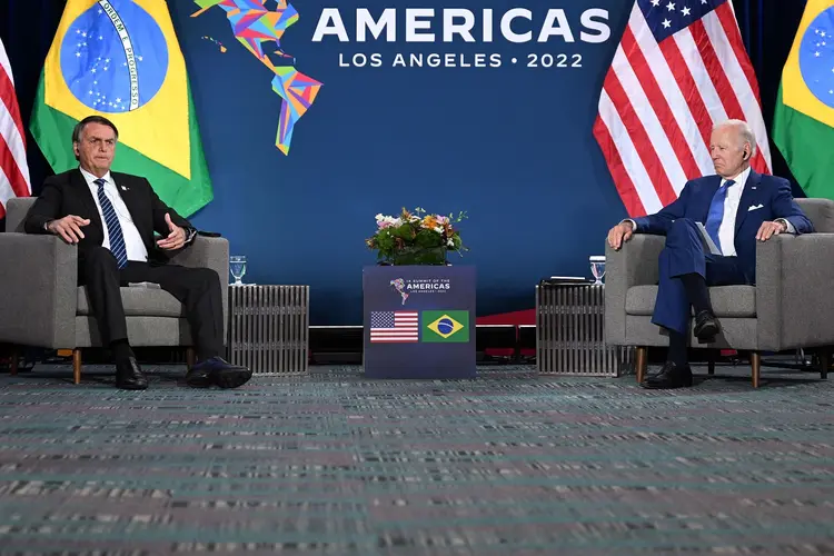 Bolsonaro e Biden: A reunião bilateral com ministros dos dois países foi curta (Jim WATSON / AFP/Getty Images)