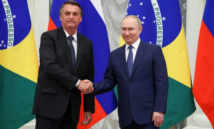 Bolsonaro e Putin: Bolsonaro disse que conversou com Putin sobre "segurança alimentar" e "insegurança energética", sem dar mais detalhes (AFP/AFP)