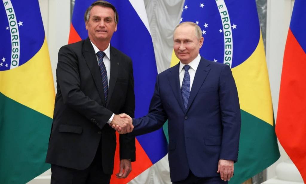 Em conversa com Bolsonaro, Putin garante fornecimento de fertilizantes