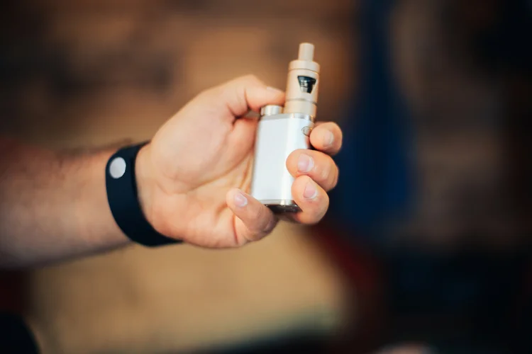 Vape: dispositivo é vetado pela Anvisa. (Jane Khomi/Getty Images)