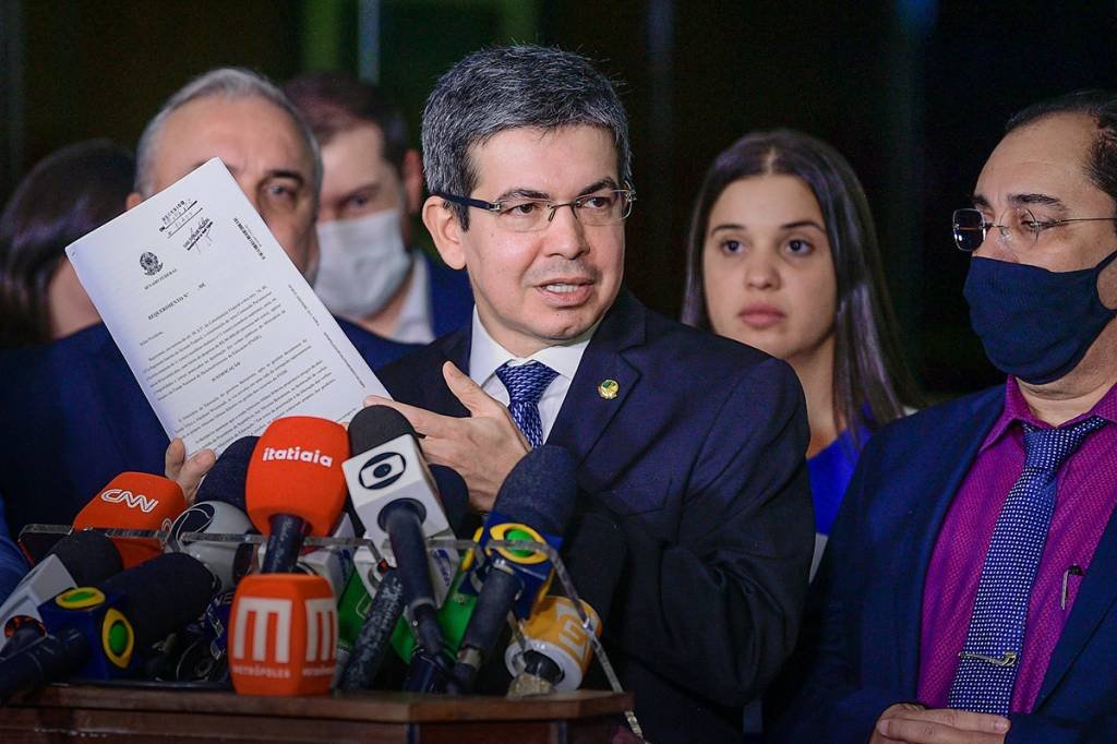 Randolfe diz que PSD, MDB, PDT e PSDB-Cidadania serão chamados para novo governo