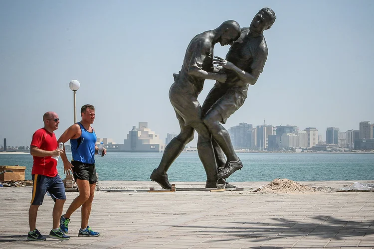 Estátua da cabeçada de Zidane: exibição aconteceu nas ruas de Doha (Karim Jaafar/Getty Images)