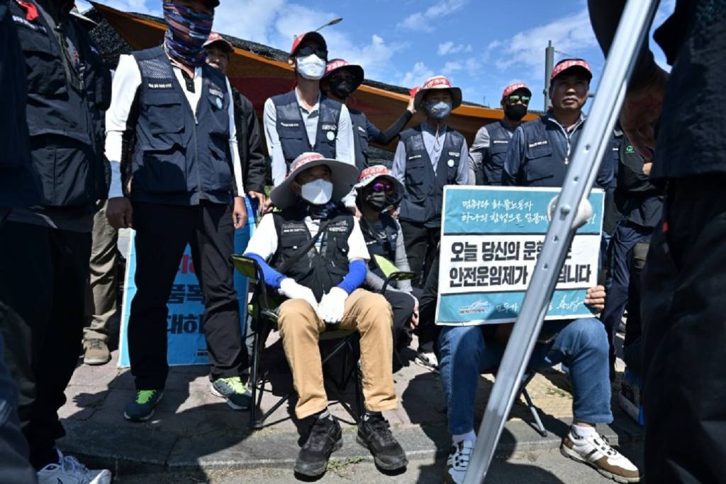 Coreia do Sul: Esta é a primeira greve importante desde a posse do presidente Yoon Suk-yeol, um conservador pró-empresas que prometeu linha dura nos conflitos trabalhistas (AFP/AFP)