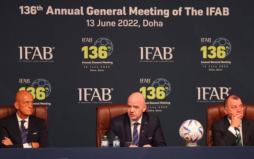 IFAB aprova regra de cinco substituições no futebol de forma definitiva