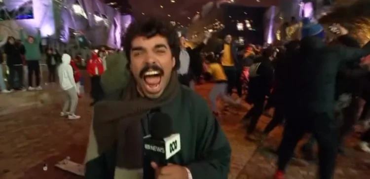Tony Armstrong, jornalista australiano que comemorou ao vivo a vitória da Austrália contra o Peru (Captura de tela/Reuters)