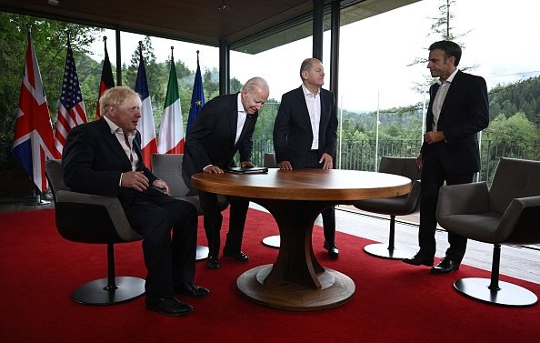 Boris Johson, Joe Biden, Olaf Scholz e Emmanuel Macron durante encontro do G7, na Alemanha (BRENDAN SMIALOWSKI/AFP via Getty Images/Getty Images)