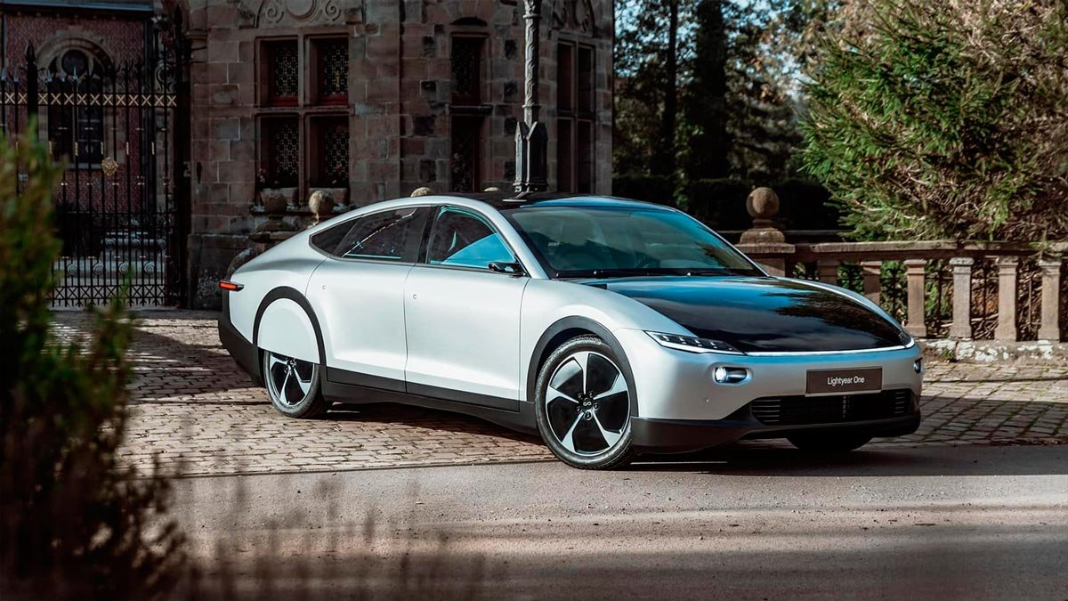 Carro movido a energia solar da Lightyear promete rodar por 4 meses sem precisar de tomada