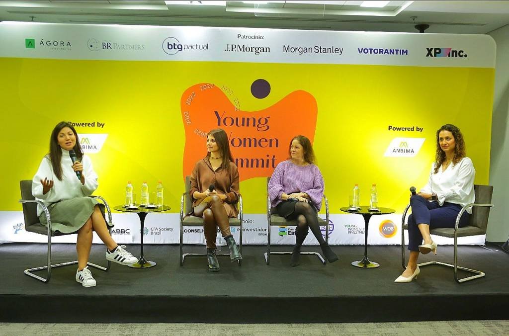 Painel sobre independência financeira no Young Women Summit: mulheres devem deixar preconceitos de lado e aproveitar suas qualidades ao investir (Fin4she/Divulgação)