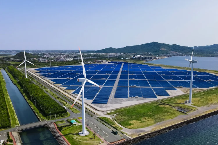 Parque de energia solar e eólica: pós-graduação da Mauá em energia e sustentabilidade está com inscrições abertas para a segunda turma (Shutterstock/Shutterstock)