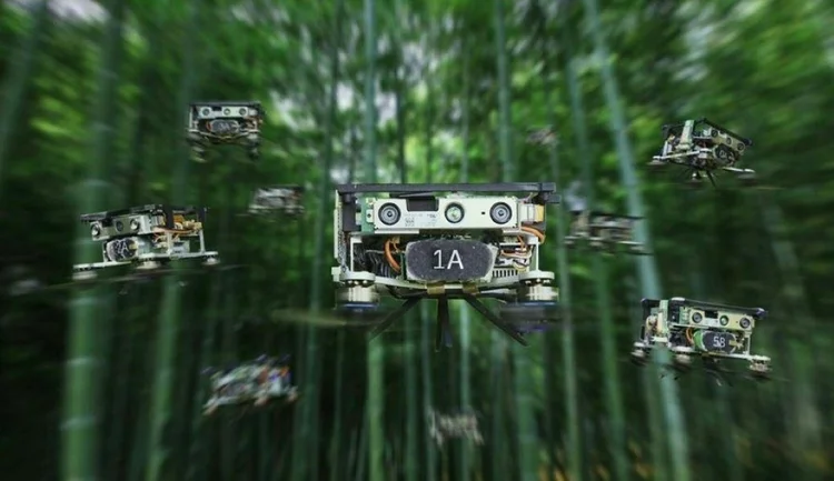 Enxame de drones testado por cientistas chineses da Universidade de Zhejiang (AFP/AFP Photo)