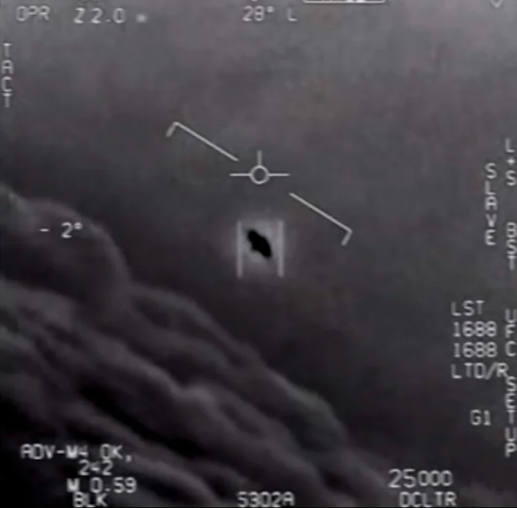 Óvni flagrado por militares do Departamento de Defesa dos EUA: imagem em vídeo veio a público em 28 de abril de 2020 (Foto/AFP)