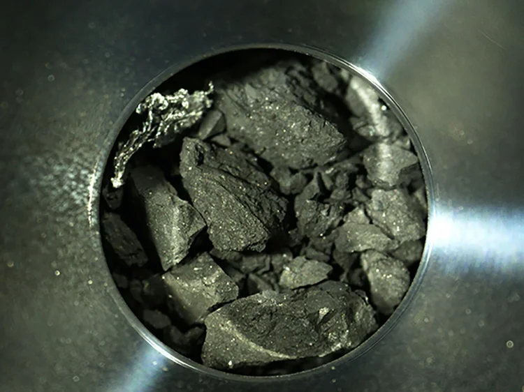 Amostras do asteroide Ryugu: descoberta ensaia a possibilidade de que vida na Terra tenha uma contribuição vinda do espaço (Foto/AFP)