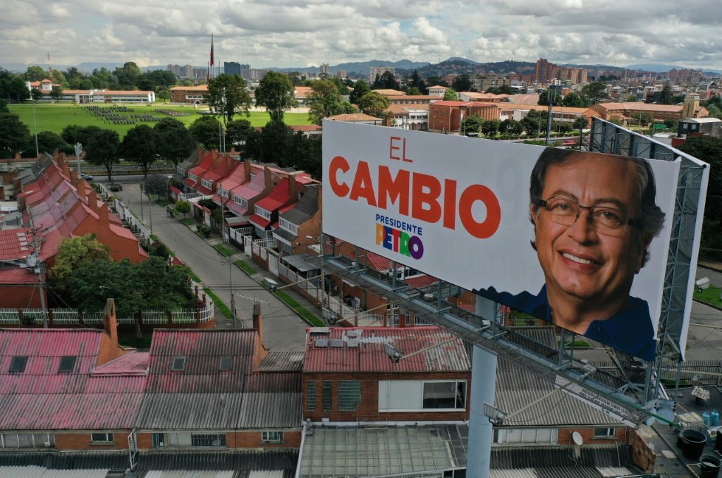 "A mudança", em propaganda de campanha de Gustavo Petro: senador dividiu com o magnata Rodolfo Hernández voto antissistema (AFP/AFP)