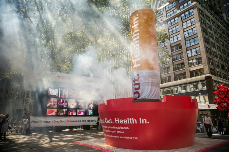 Escultura de um cigarro apagado de 15 metros, em Nova York (AFP/AFP)