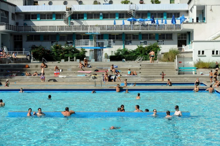 Piscina em Grenoble em agosto de 2012 (AFP/AFP)