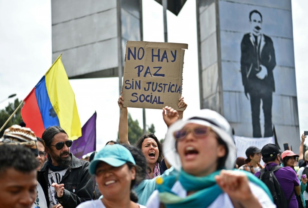 Mulheres protestam em Quito contra a repressão policial (AFP/AFP)