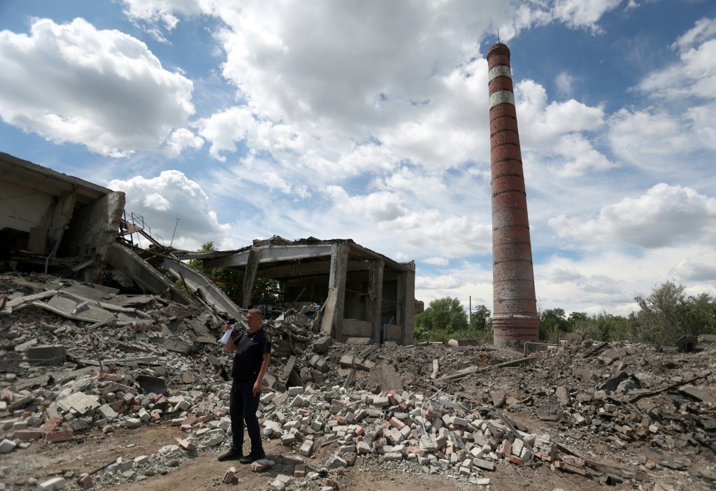 Rússia anexa 15% da Ucrânia, renova ameaça atômica e é alvo de sanções