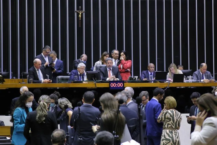 Câmara dos Deputados: base do governo chegou a ser contra reposição dos recursos do Fundeb, mas compensação ao fundo de educação foi mantida no texto final (Michel Jesus/Agência Câmara)