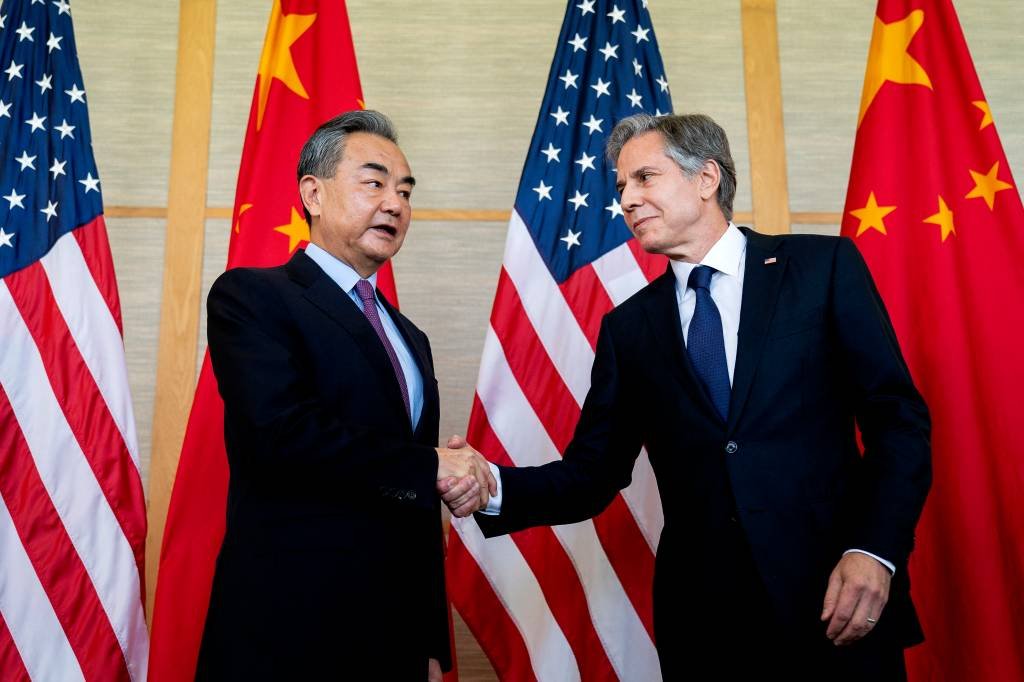 Chefes da diplomacia se esforçam para reduzir tensão entre EUA e China
