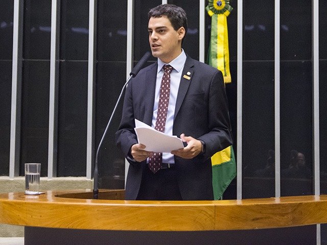 'O Novo é o único comprometido com uma 3ª via', afirma Tiago Mitraud