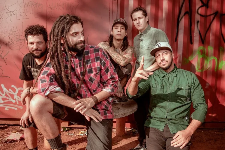Lançamento do disco “Os muros não sabem escutar” no Teatro Sérgio Cardoso (Reprodução/Reprodução)