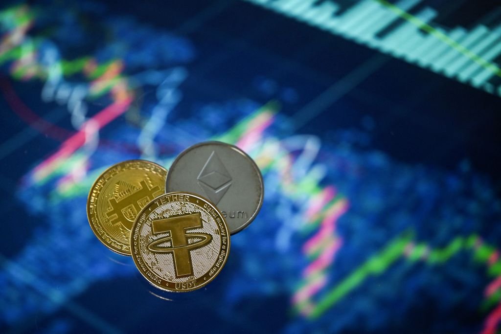 Bitcoin recupera US$ 20 mil e criptomoedas voltam a subir após queda histórica da libra esterlina