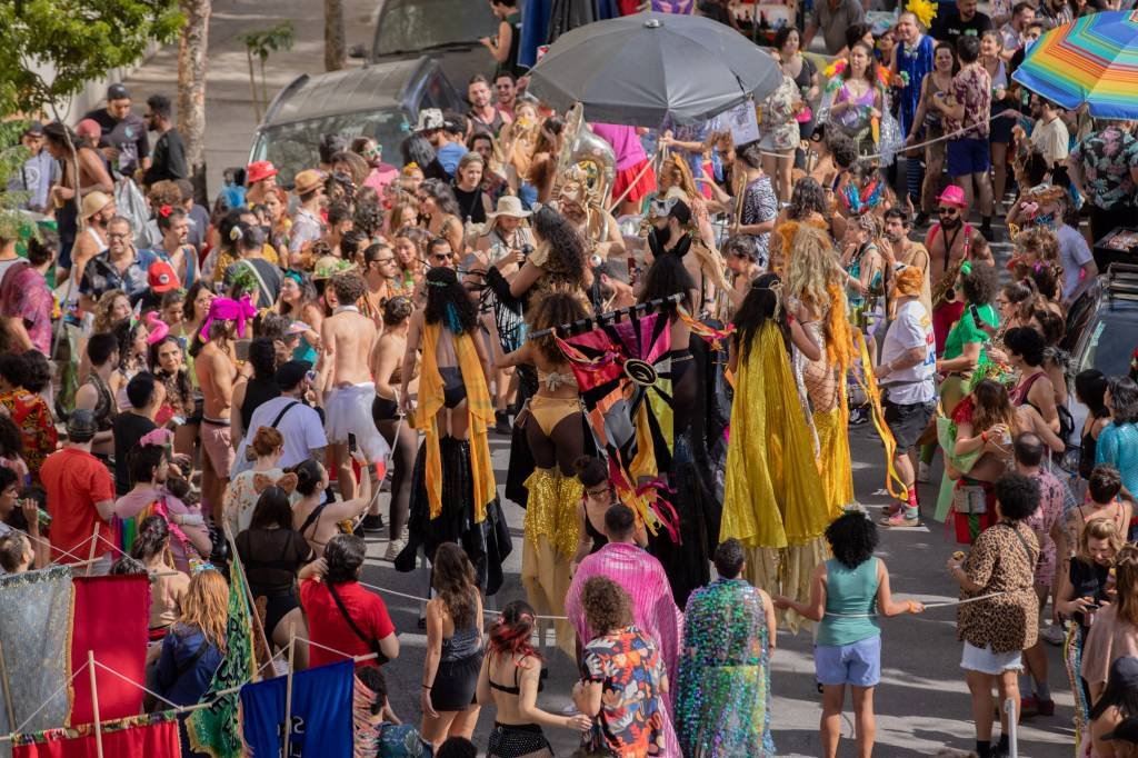 Carnaval de rua em SP: bloco com público estimado entre 20 mil e 40 mil pessoas foi transferido para as proximidades de uma casa de repouso para idosos (BRUNO ROCHA/Estadão Conteúdo)