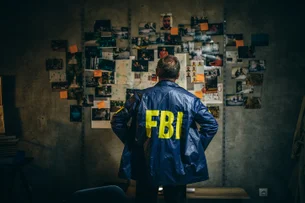 Investigação de comunicações pessoais feita pelo FBI é inconstitucional, decide Justiça dos EUA