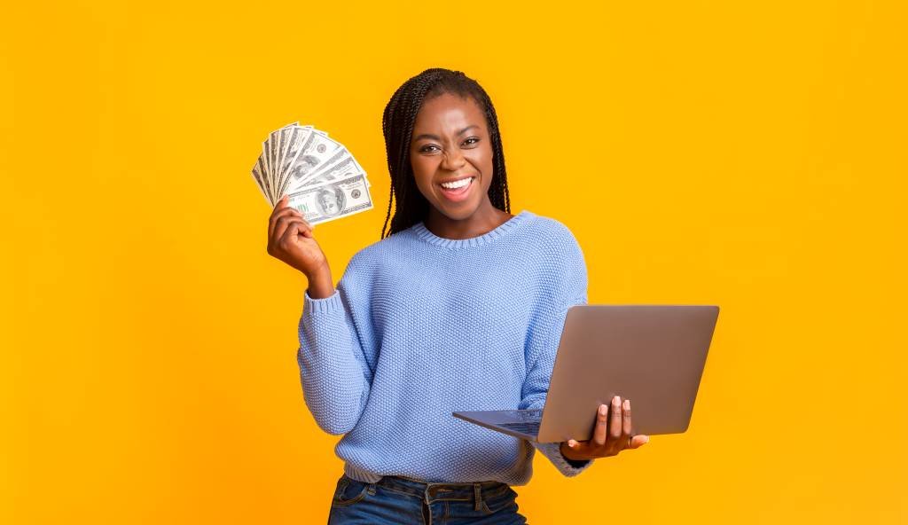 Renda extra online: conheça 6 formas de ganhar dinheiro sem sair de casa