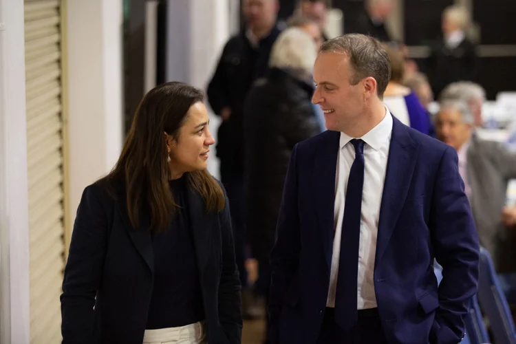 Erika e Dominic Raab, nas eleições de 2019: esposa do vice-premiê britânico é brasileira (Katie Collins/PA Images/Getty Images)