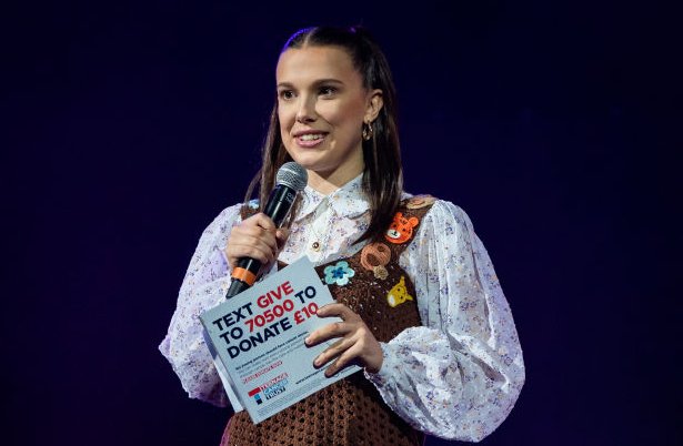 Após Stranger Things, Millie Bobby Brown negocia papel em cinebiografia sobre a ginasta Kerri Strug