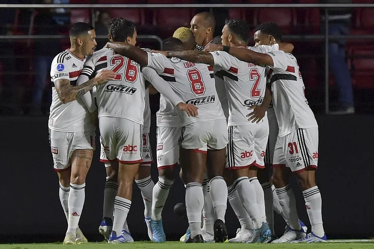 Brazil's Sao Paulo Robert Arboleda (unseen) celebrates with teamamtes after scoring against Chile's Everton during their Copa Sudamericana group stage first leg football match, at Morumbi Stadium in Sao Paulo, Brazil, on April 14, 2022. (Photo by NELSON ALMEIDA / AFP) (Photo by NELSON ALMEIDA/AFP via Getty Images) (NELSON ALMEIDA/Getty Images)