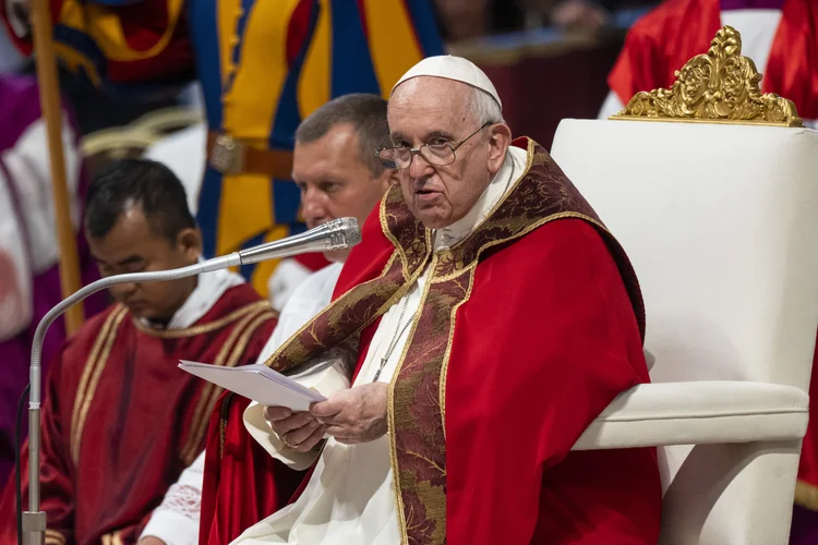 O Vaticano informou que o papa recebeu, “com profundo pesar", a notícia da morte do cardeal (LightRocket/Getty Images)