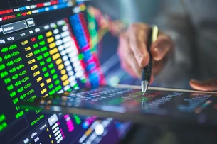 Empresa faz operação inédita e recebe US$ 1 bilhão arrecadados com IPO em 'dólar digital'