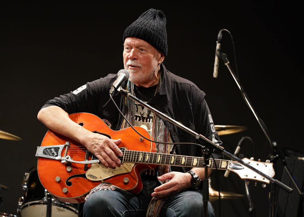 Randy Bachman recupera no Japão guitarra roubada há 46 anos no Canadá