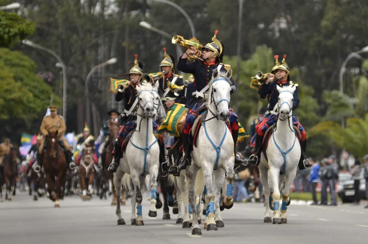  Desfile cívico-militar em homenagem aos heróis da Revolução Constitucionalista de 1932, realizado em 9 de Julho em frente ao Parque do Ibirapuera em São Paulo.

 (Reprodução/Getty Images)