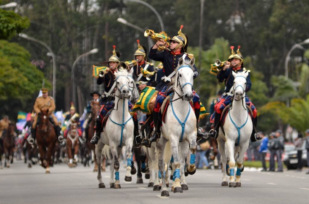 9 de julho: geralmente é realizado um desfile cívico pela cidade (Reprodução/Getty Images)