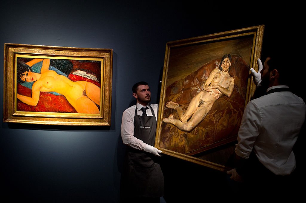 Obras "Nu couche", de Amedeo Modigliani ao lado de "Naked Bella Freud" do artista Lucien Freud. (Ben Pruchnie/Getty Images)