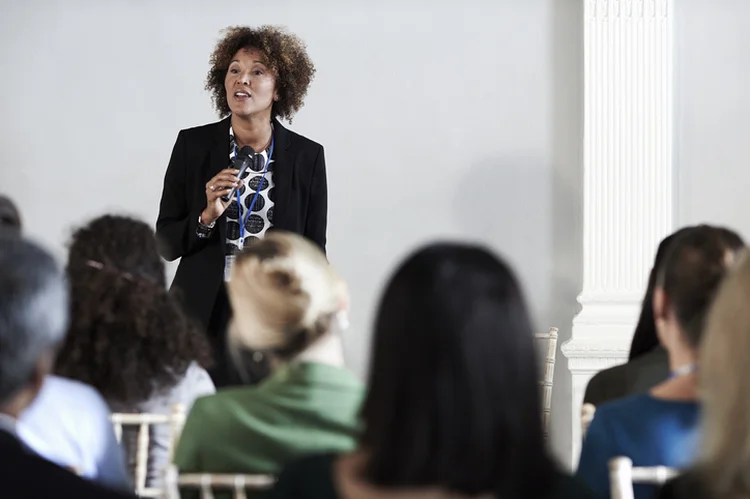 Nessas últimas décadas o empoderamento feminino e paridade de gênero ganharam presença nos debates nos diversos fóruns mundiais de liderança e diversidade. Tratar a diversidade de gênero está na pauta no mundo dos negócios, sobretudo na responsabilidade social das empresas como pilar importante do ESG (Flashpop/Getty Images)