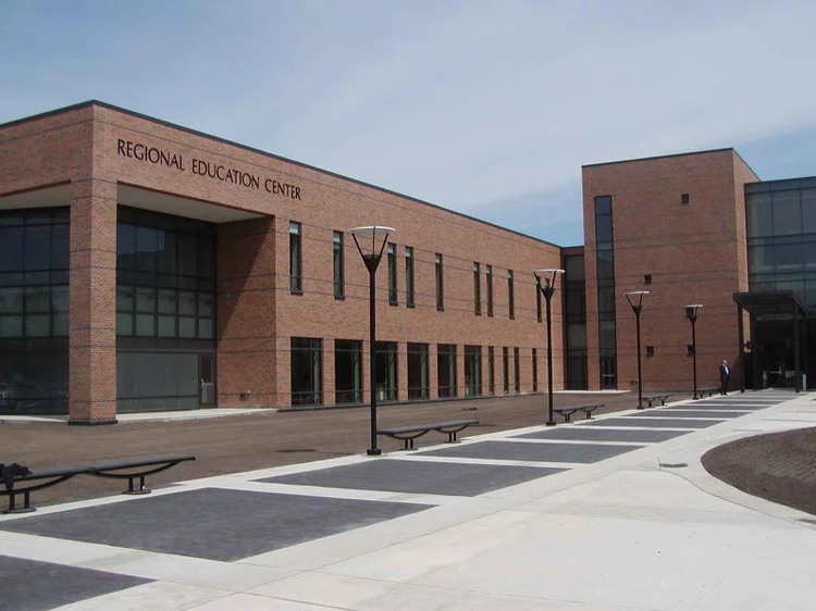 Universidade Estadual do Vale de Saginaw, nos Estados Unidos: instituição oferece entre US$ 1 mil e US$ 2,5 mil por ano para os melhores estudantes internacionais. Taxa de aprovação pra estudar lá é de 80% dos pedidos (Wikimedia Commons/Wikimedia Commons)