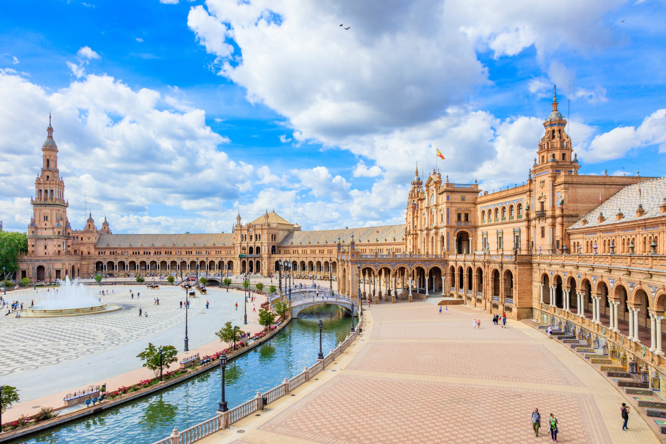 Plaza de España é um dos principais pontos turísticos de Sevilha, na Espanha